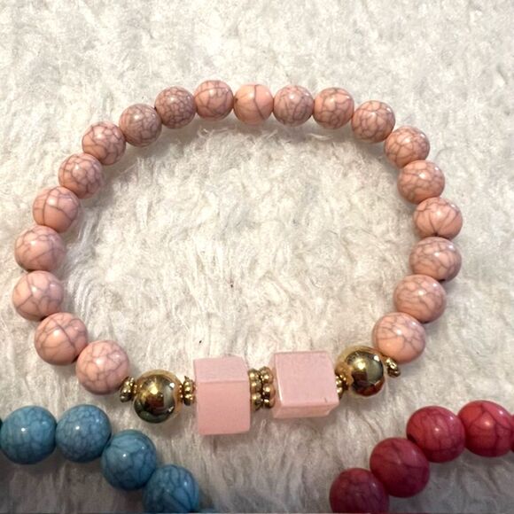 Lot of 3 Pink Blue Red Beaded Gold Tone Spacers Elastic Charm Bracelets - Picture 6 of 7